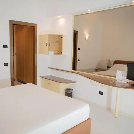 Отель Blue Relais Maggiore