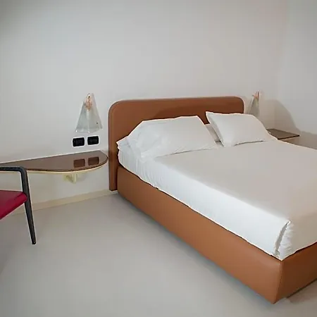 Blue Relais Maggiore فندق دورميلّيتّو